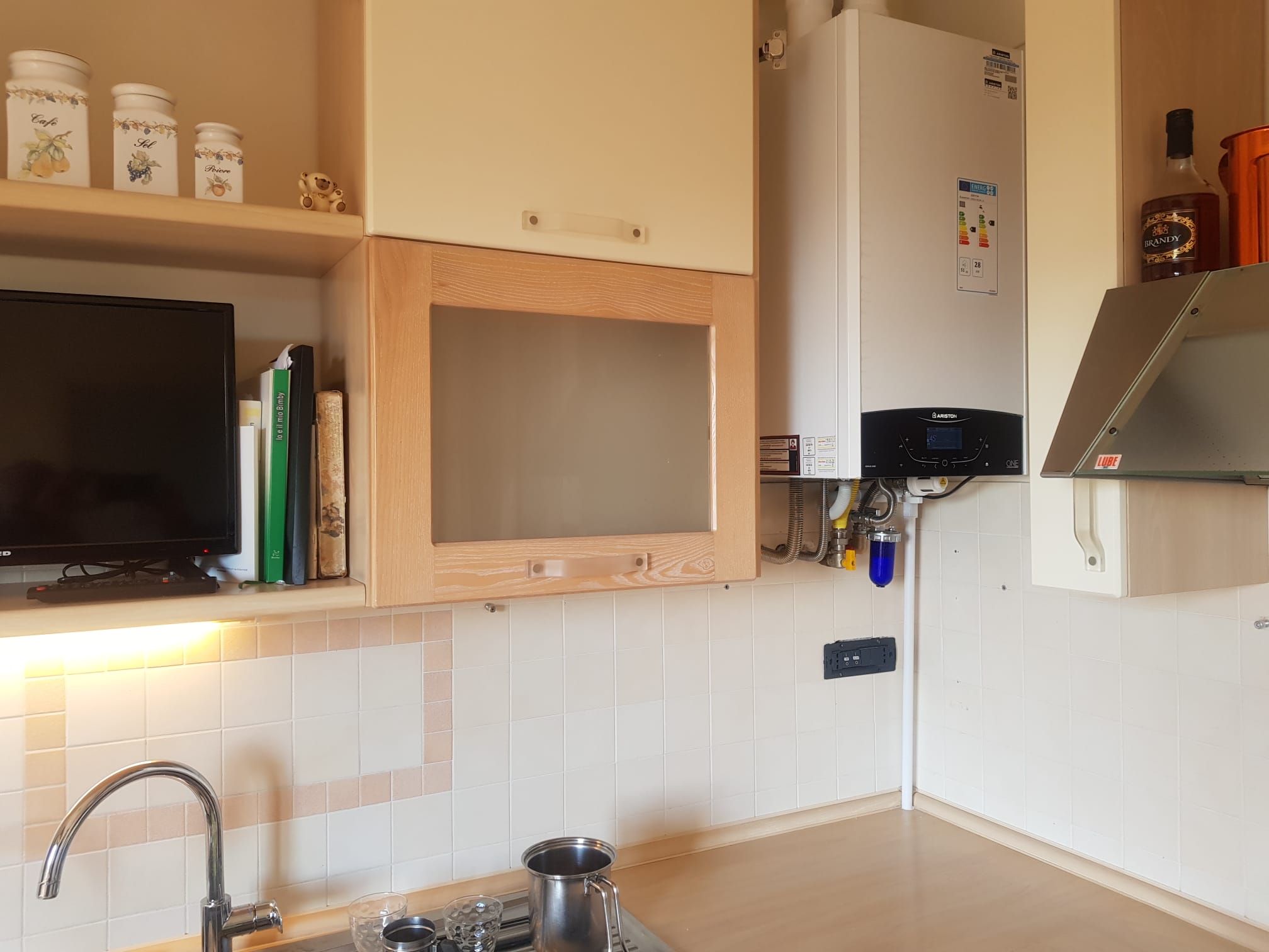 Caldaia installata in una cucina