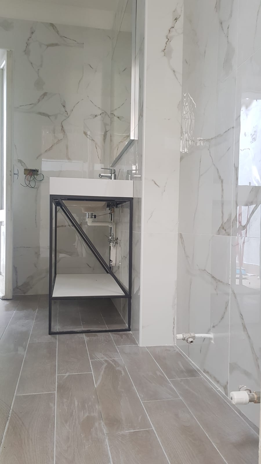 Bagno in fase di completamento
